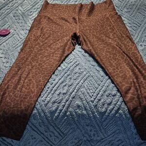 Athleta Salutation 7/8 Stash Tight Sz L NWOT